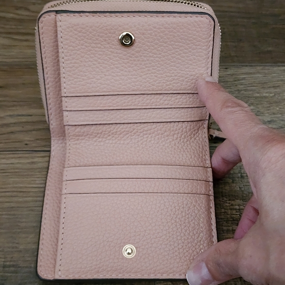 Tory Burch Thea Mini Pebbled Leather Bifold Wallet, Light Pink - Picture 9 of 11